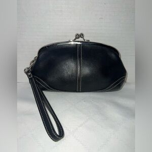 💋💋💋 Coach Black Leather Soho Framed Kiss lock Wristlet Wallet